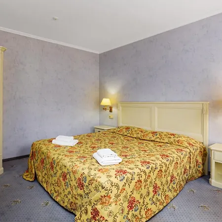 Отель Edelweiss 3*