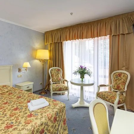 Edelweiss Hotell Jaremtje